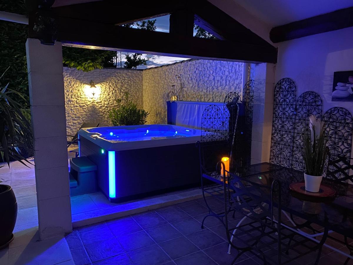 Saint-Rémy-de-Provence Mas Beau Soleil & Spa Cottages De Charme Avec Jacuzzi&Jardin Prives מראה חיצוני תמונה