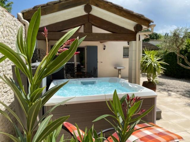 Saint-Rémy-de-Provence Mas Beau Soleil & Spa Cottages De Charme Avec Jacuzzi&Jardin Prives מראה חיצוני תמונה