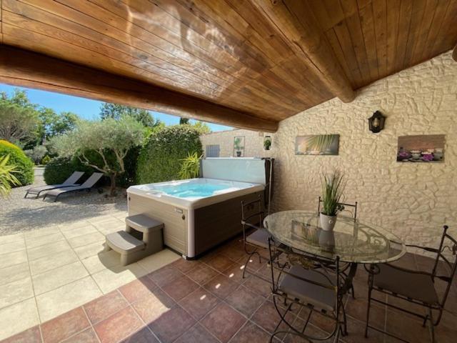 Saint-Rémy-de-Provence Mas Beau Soleil & Spa Cottages De Charme Avec Jacuzzi&Jardin Prives מראה חיצוני תמונה